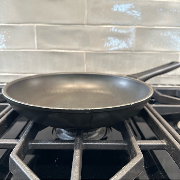 ZWILLING Madura Plus 10-inch Non-stick Aluminum Fry Pan - Picture 2 of 6